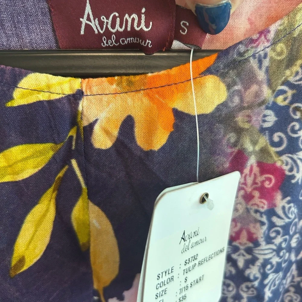 NWT Avani del amour floral bell sleeves top size S
